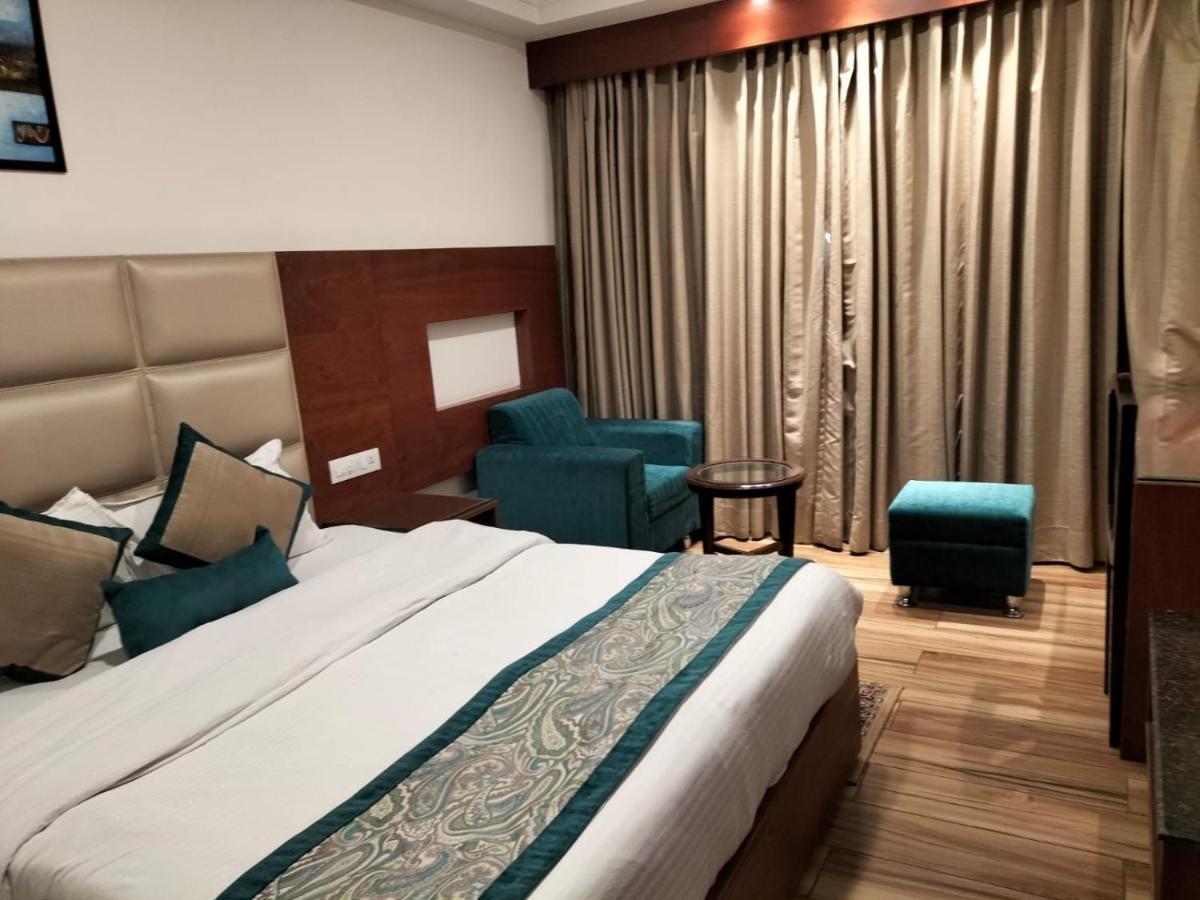 Hotel Ambica Katra Катра Екстер'єр фото