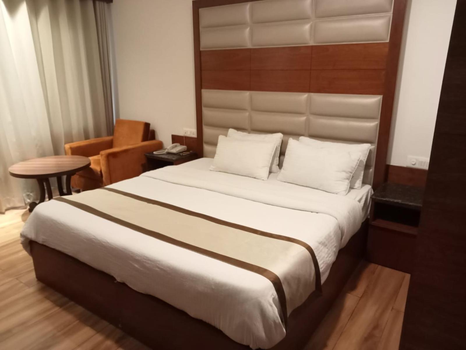 Hotel Ambica Katra Катра Екстер'єр фото